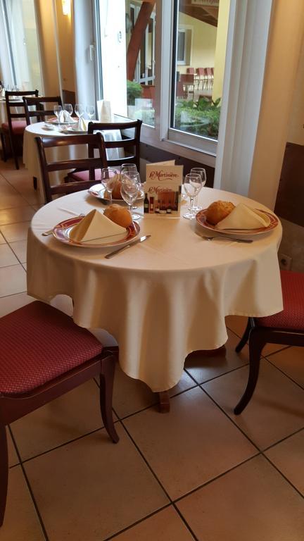 马蒂尼尔餐厅酒店 蒙代列赫 外观 照片